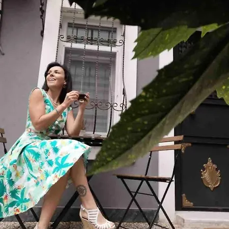 Ozcans Pera Flats 10 *