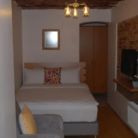 Ozcans Pera Flats 10 *