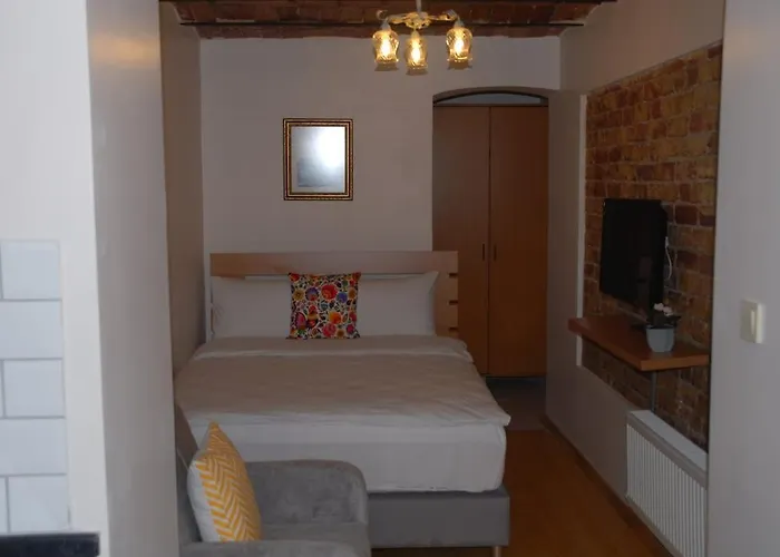 Ozcans Pera Flats 10 *