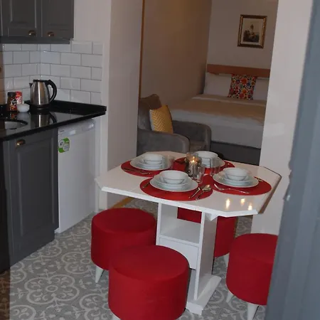 Ozcans Pera Flats 10 *